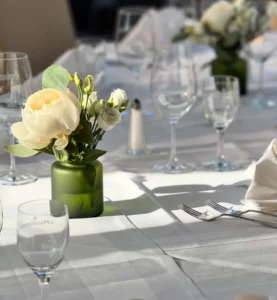 Festlich gedeckter Tisch für Erstkommunion im Il Brigante München